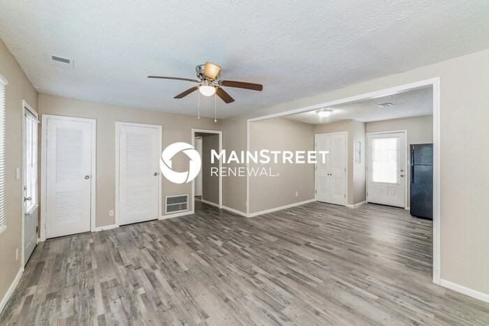 5810 Alanadale Dr - Photo 2 of 16