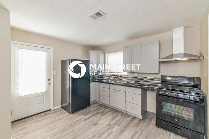 5810 Alanadale Dr - Photo 6 of 16