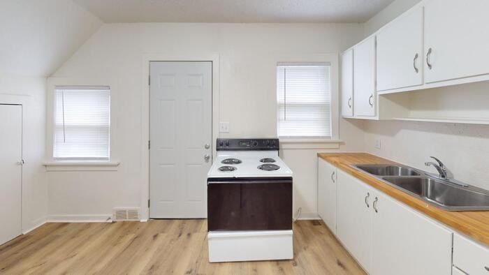 216 N 16th St #3 - Photo 2 of 9