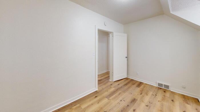 216 N 16th St #3 - Photo 4 of 9