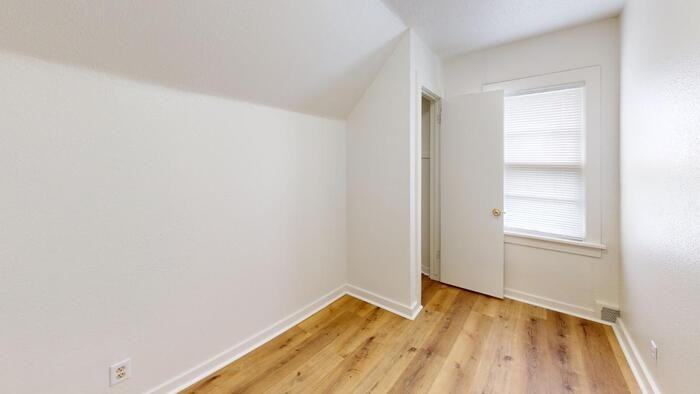 216 N 16th St #3 - Photo 5 of 9