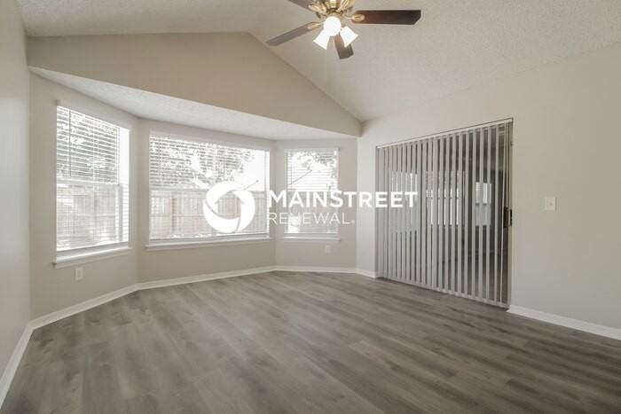 1318 Abberton Dr - Photo 5 of 16