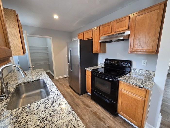 1348 Maplewood Dr - Photo 7 of 25