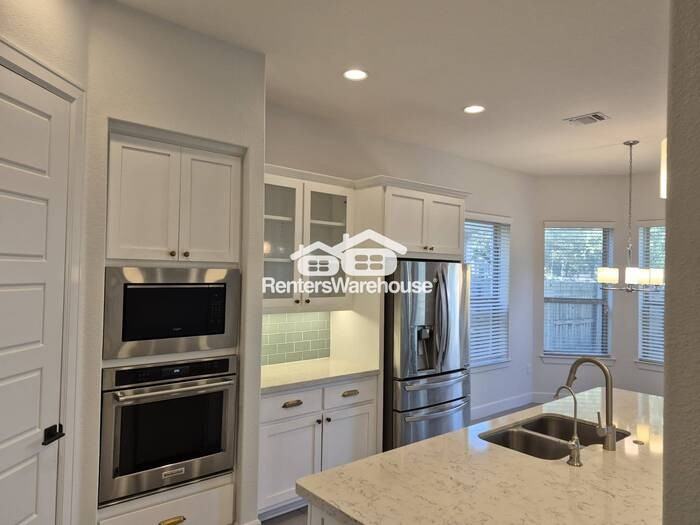 13808 Camp Comfort Ln - Photo 6 of 30