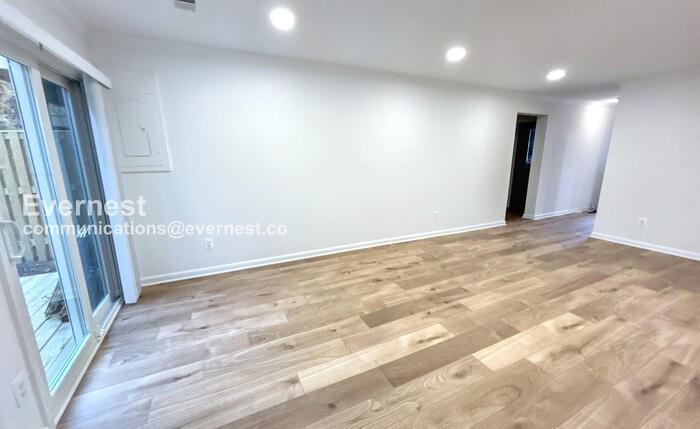 16318 Taconic Circle - Photo 3 of 17