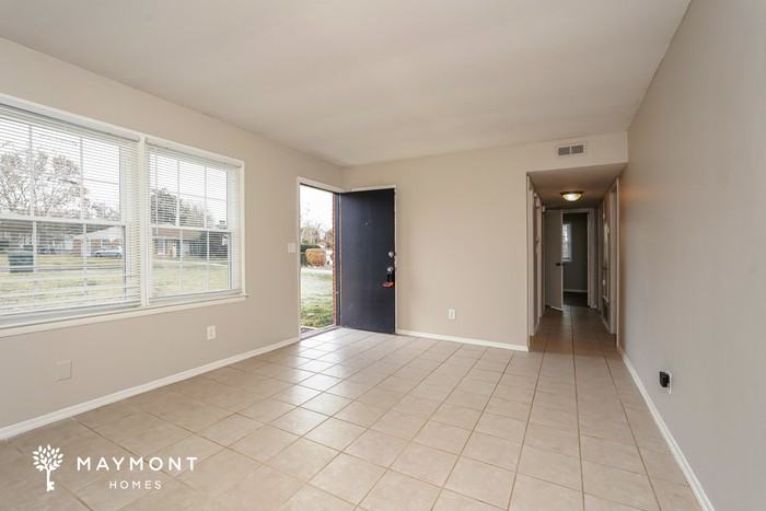 517 Lama St - Photo 4 of 12