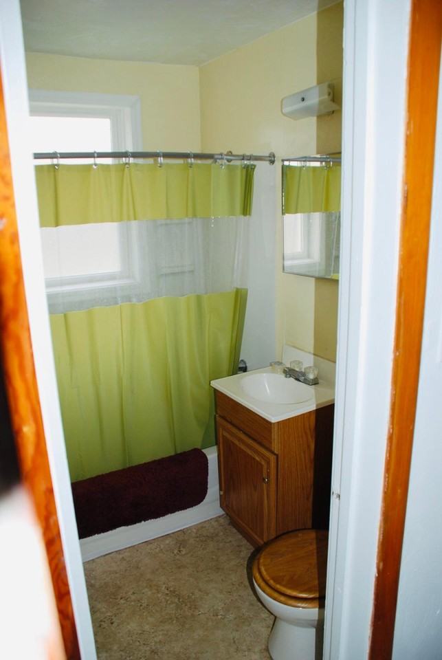 335 Hemlock Dr - Photo 2 of 4