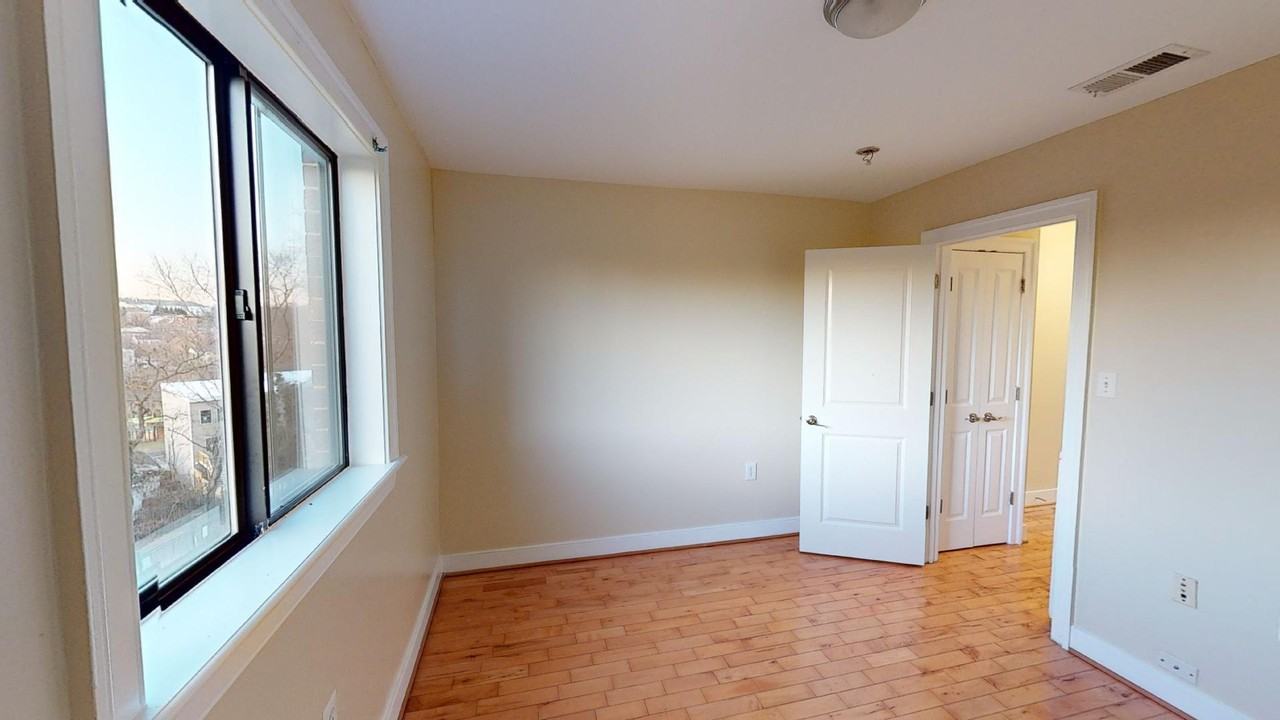 310 Atlantic St Se #103B - Photo 3 of 12