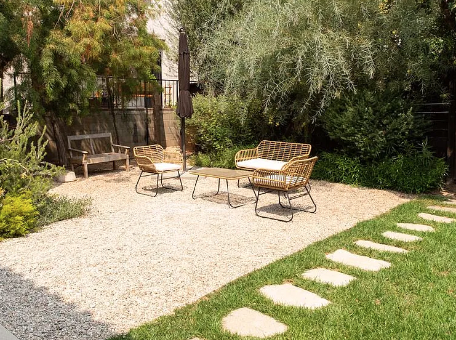 942 20th St #B - Photo 2 of 9