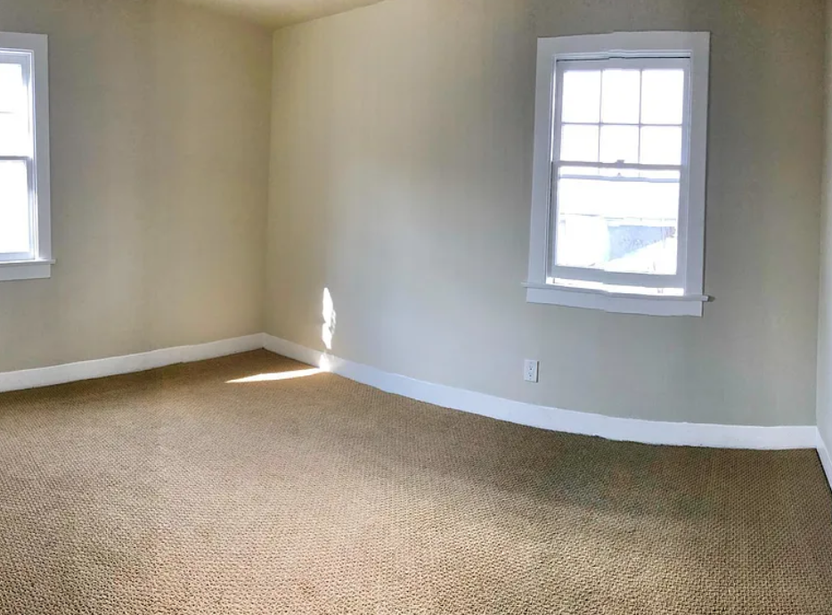 942 20th St #B - Photo 7 of 9