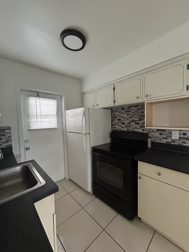 1921 Southwest 69th Avenue #208