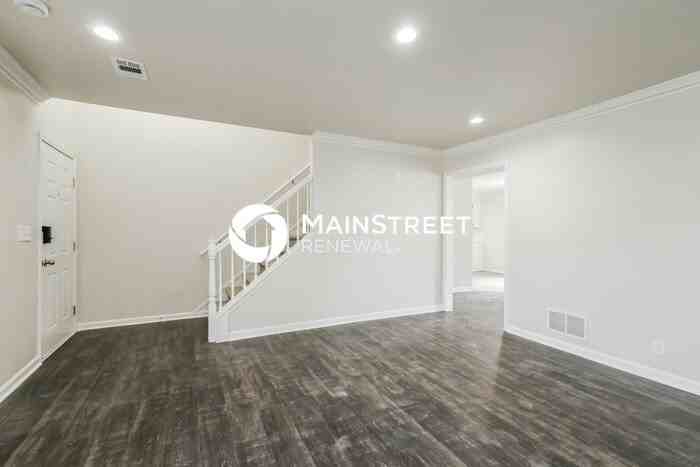 10102 Spring Gate Drive - Photo 4 of 19