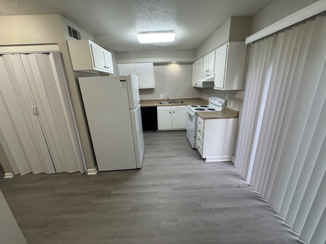 802-806  British Woods Dr - Photo 5 of 10