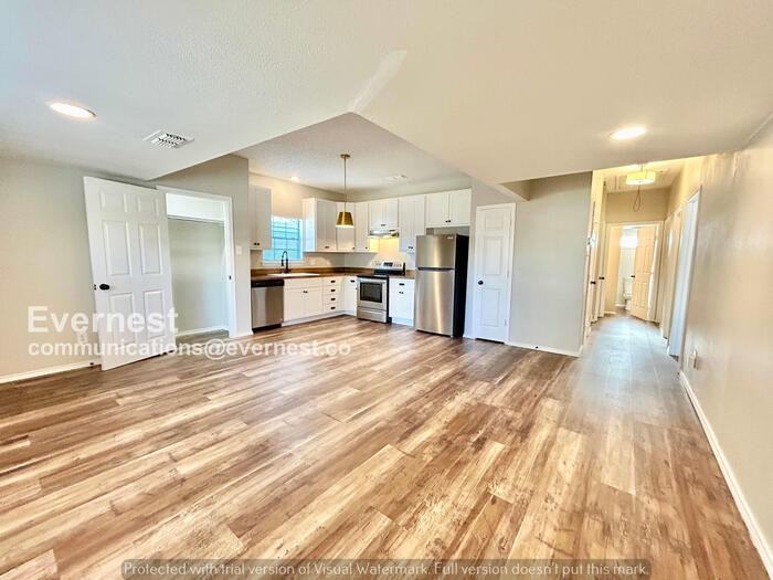 415 West Light Street - Photo 3 of 20