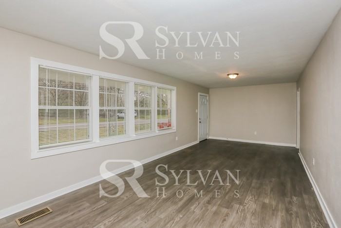 3157 Oak Forest Dr - Photo 2 of 15