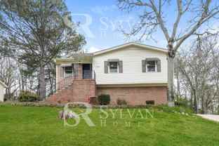 2832 Creek Ln Ne - Photo 1 of 1