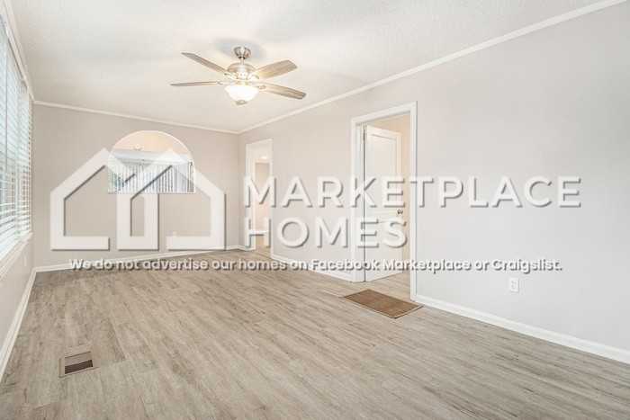 1393 Carnegie Ave - Photo 5 of 21