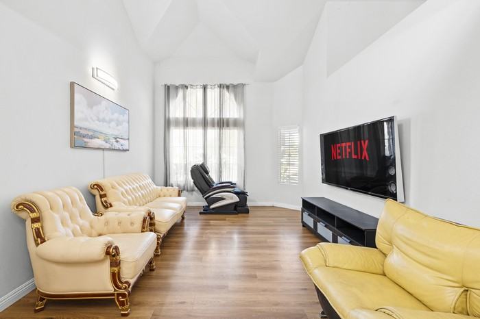 1519 Walnut Ave - Photo 5 of 45