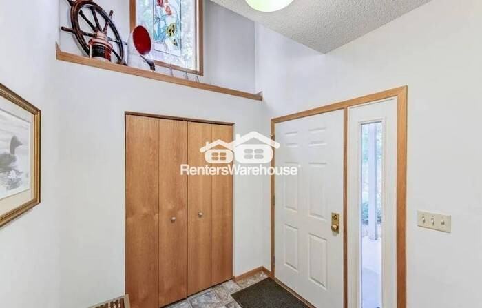 2866 Kenwood Isles Drive - Photo 2 of 18