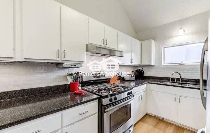 2866 Kenwood Isles Drive - Photo 4 of 18