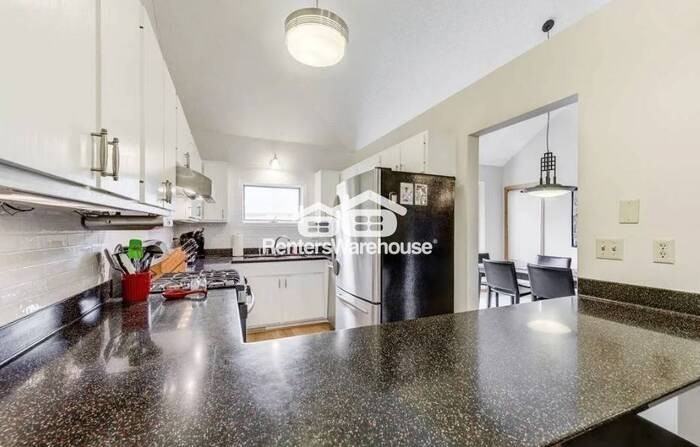 2866 Kenwood Isles Drive - Photo 5 of 18