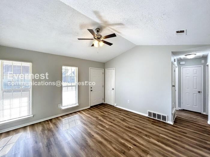 3400 Laurelwood St - Photo 2 of 14