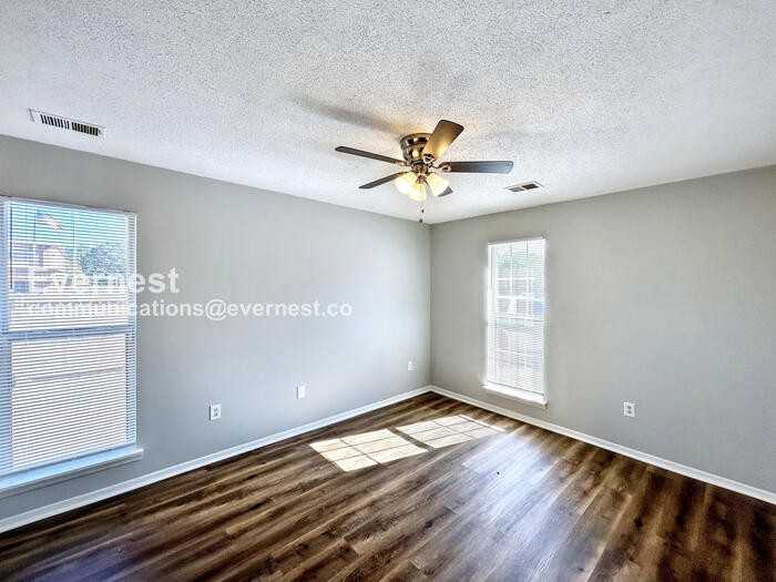 3400 Laurelwood St - Photo 3 of 14