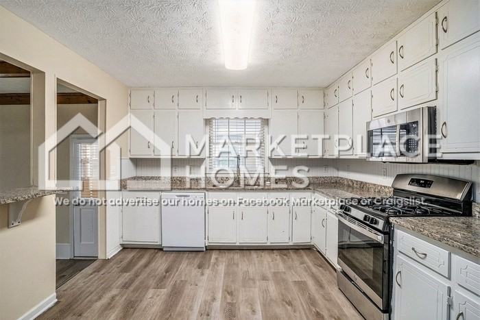 2105 Pinewood Dr - Photo 5 of 22