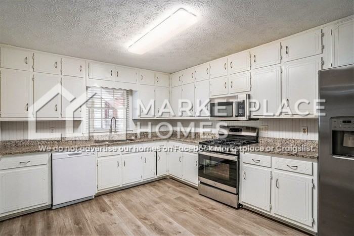 2105 Pinewood Dr - Photo 6 of 22