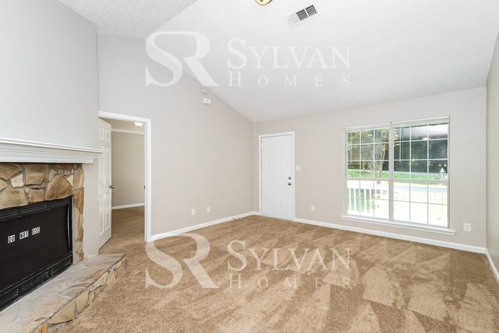 105 Woodridge Dr - Photo 3 of 15