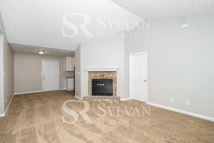 105 Woodridge Dr - Photo 4 of 15