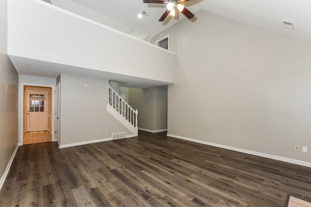 9254 Chalkwell Ave - Photo 5 of 17