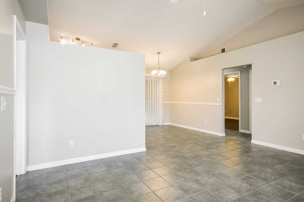 10525 Reagans Run Dr - Photo 4 of 16