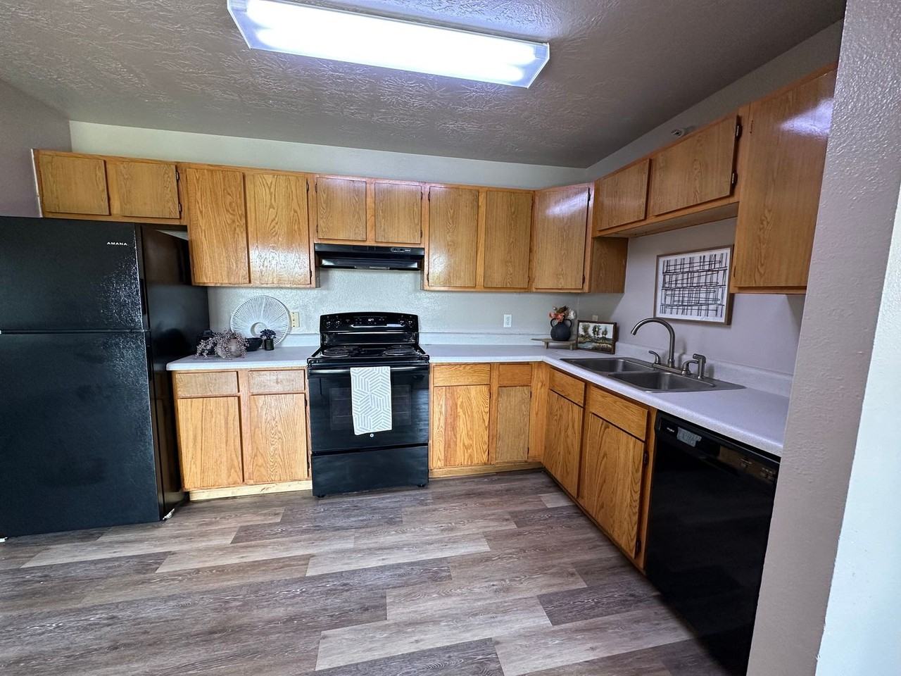 Seneca Place Apartments - Photo 2 of 13