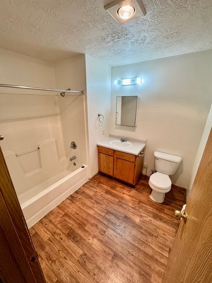 Seneca Place Apartments - Photo 3 of 13