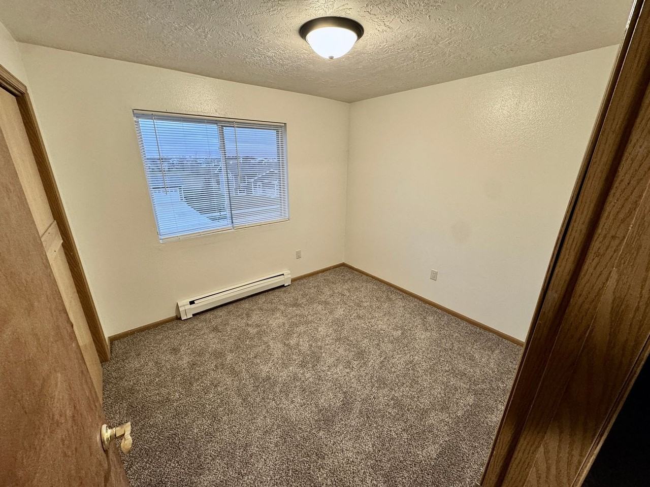 Seneca Place Apartments - Photo 5 of 13