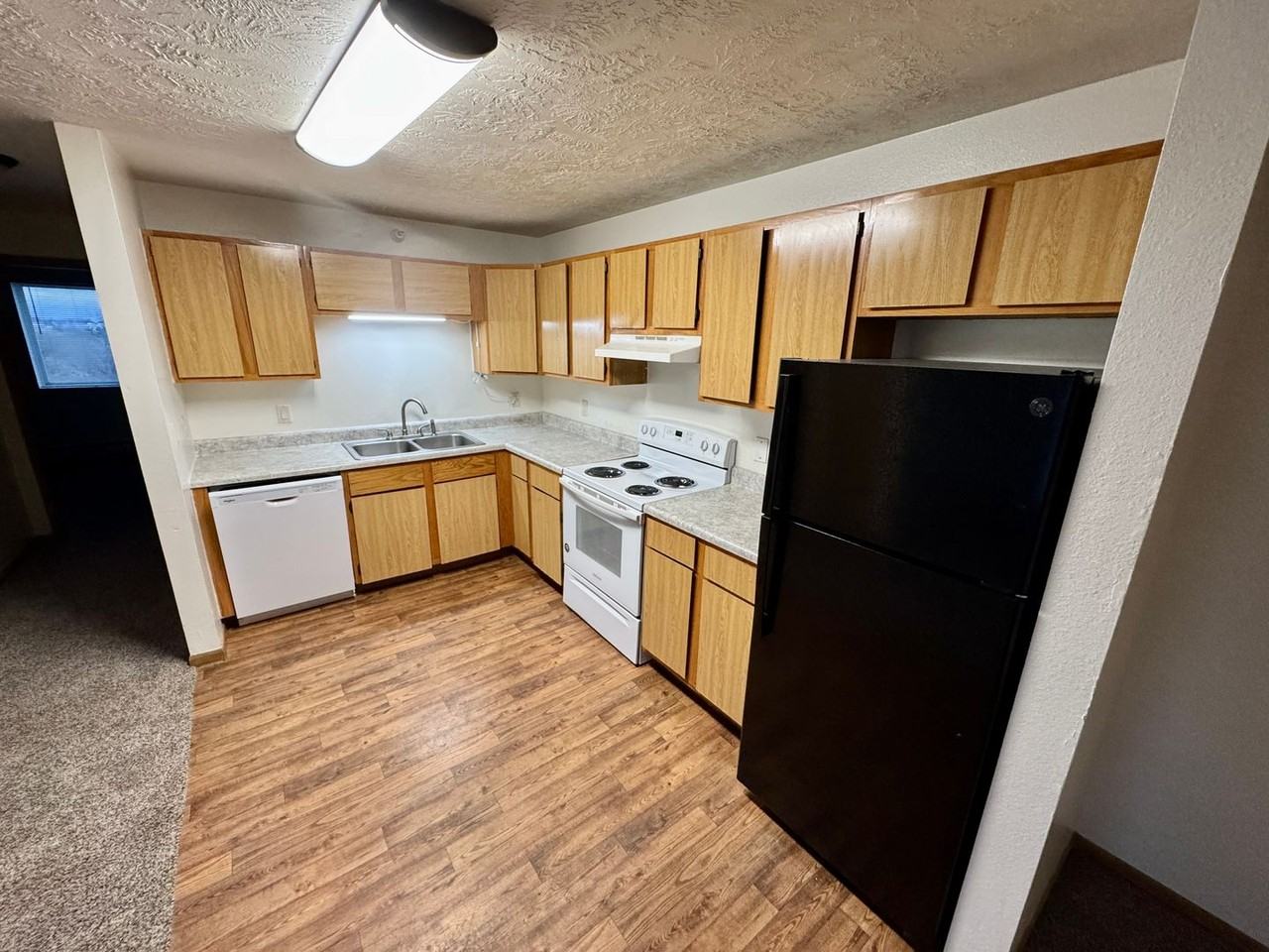 Seneca Place Apartments - Photo 3 of 15