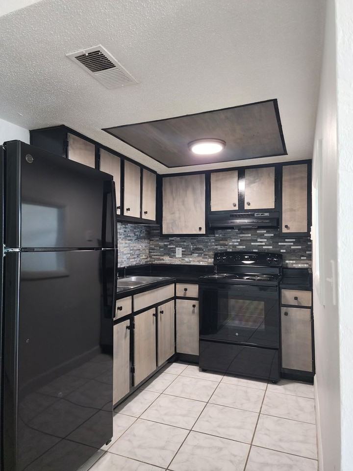 1140 South Ridgewood Avenue - Photo 3 of 6