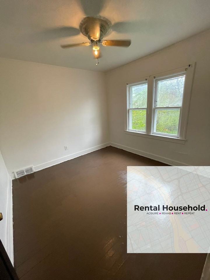 2649 Pasadena St - Photo 4 of 5