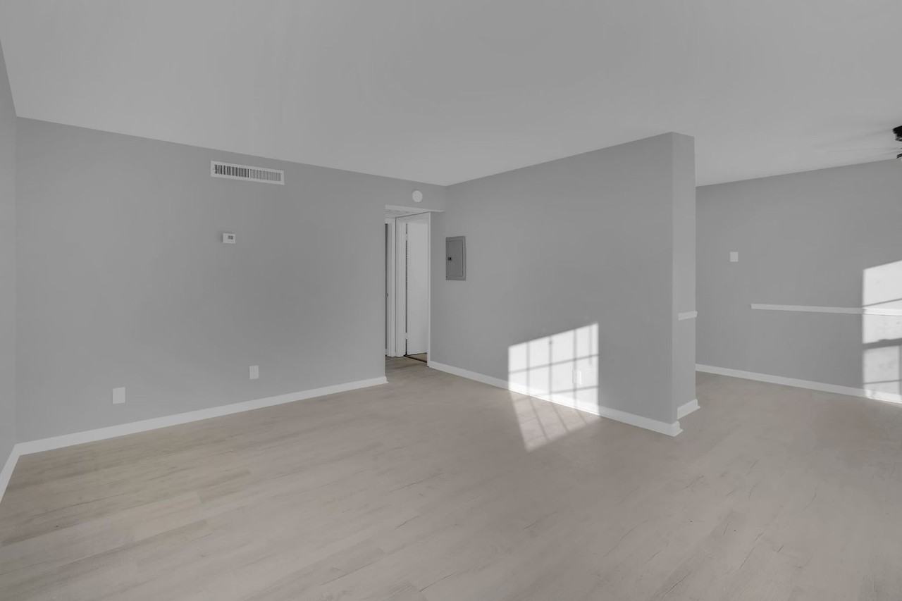 Chateau Royale Apartments - Photo 3 of 11