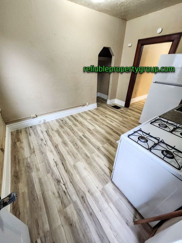 239 E Woodland Ave - Photo 3 of 16