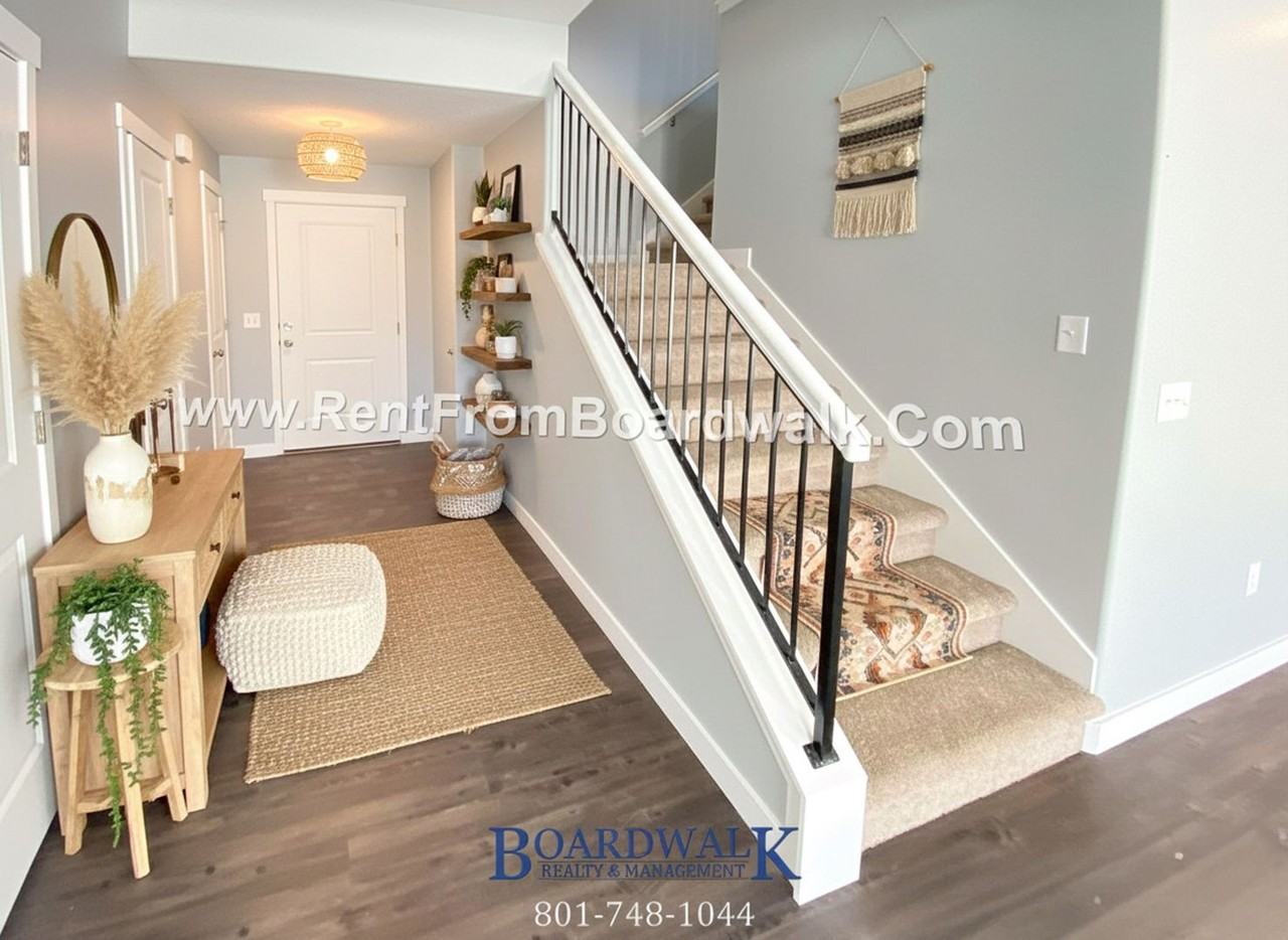 858 W Wellington Ave - Photo 4 of 41