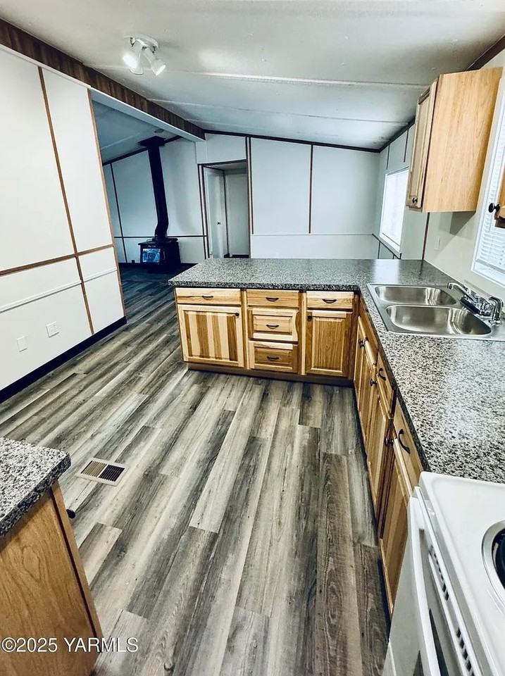 Naches Mobile Court - Photo 6 of 35