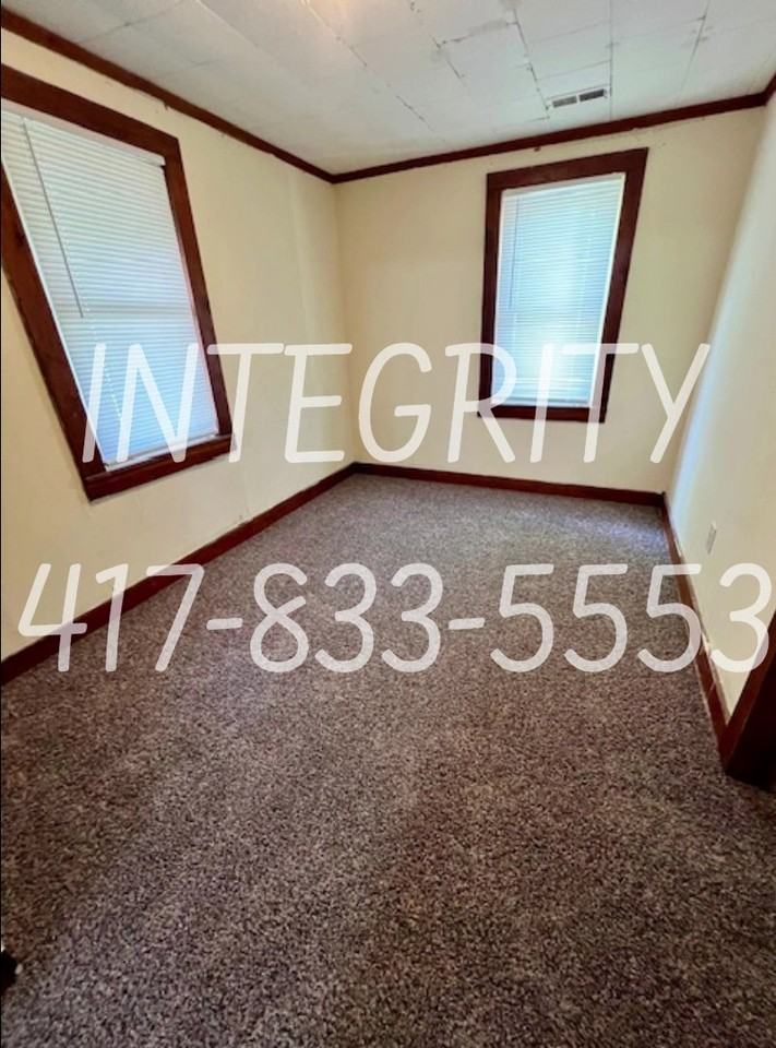 1631 East 8th Street North - Photo 5 of 8