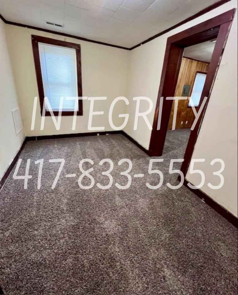 1631 East 8th Street North - Photo 6 of 8