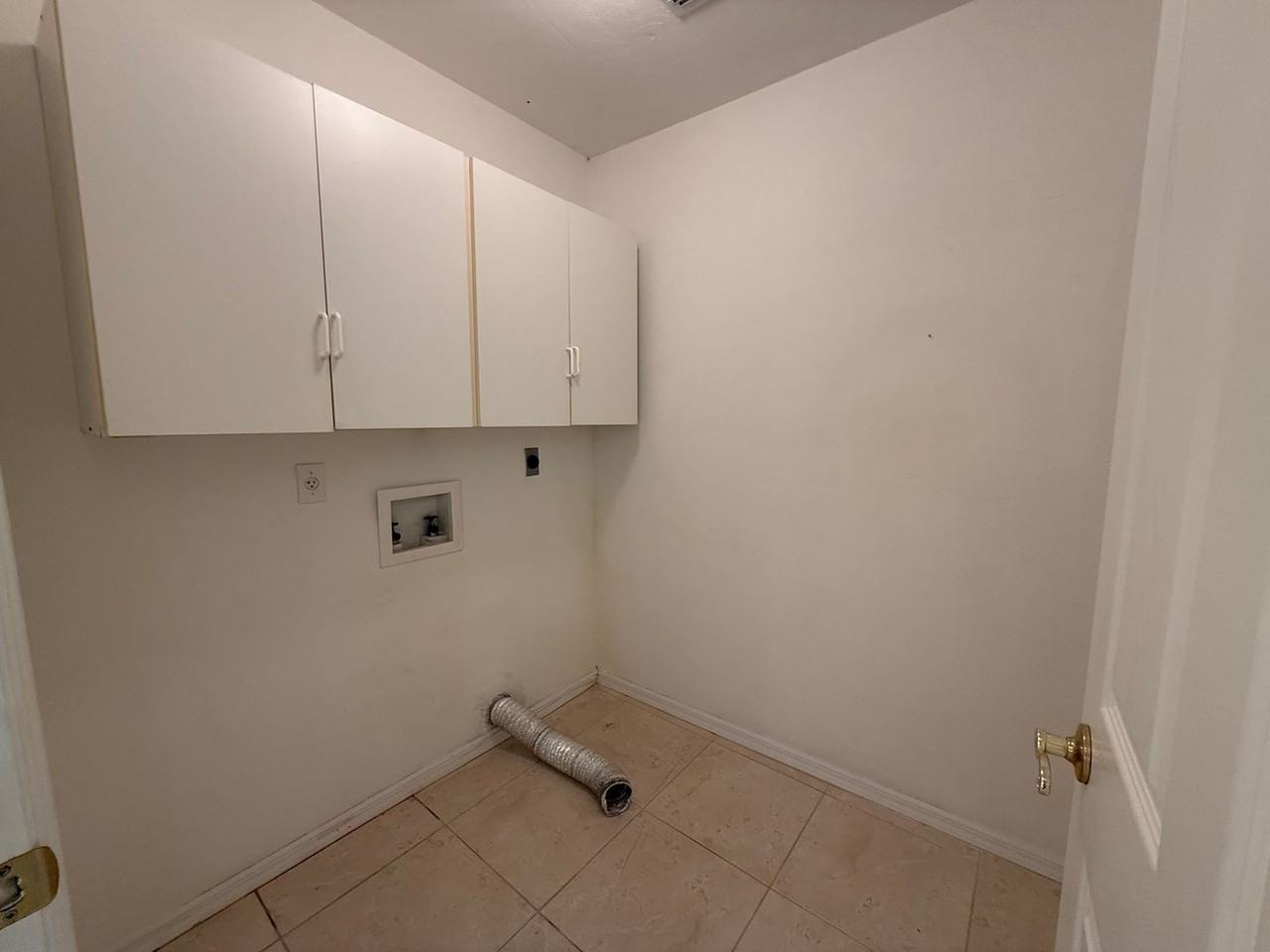 10316 Northwest 13th Avenue - Photo 5 of 22