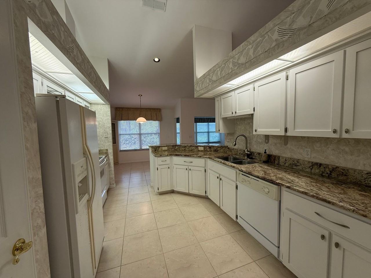 10316 Northwest 13th Avenue - Photo 6 of 22