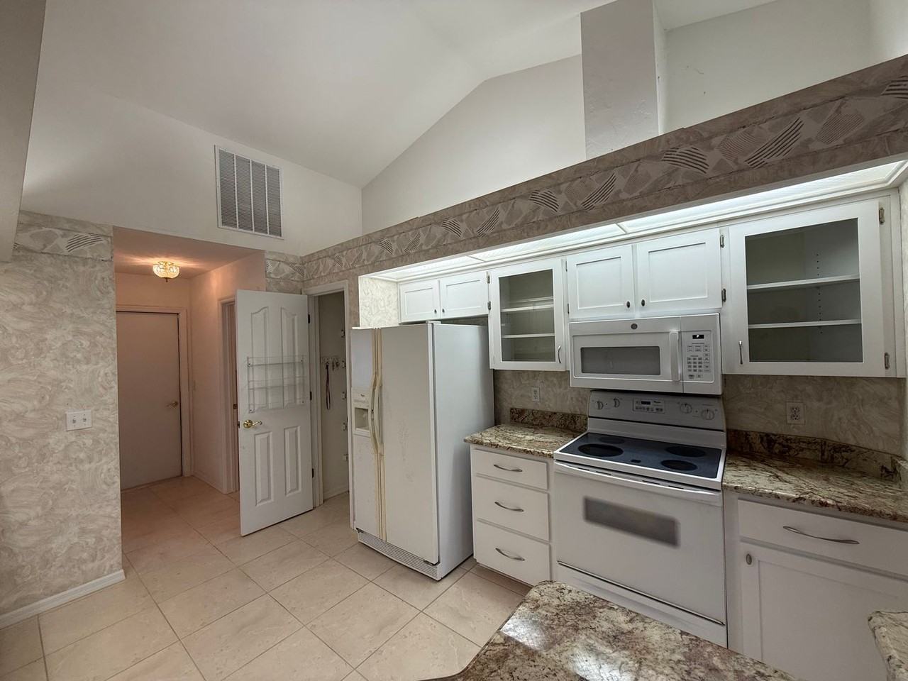 10316 Northwest 13th Avenue - Photo 7 of 22