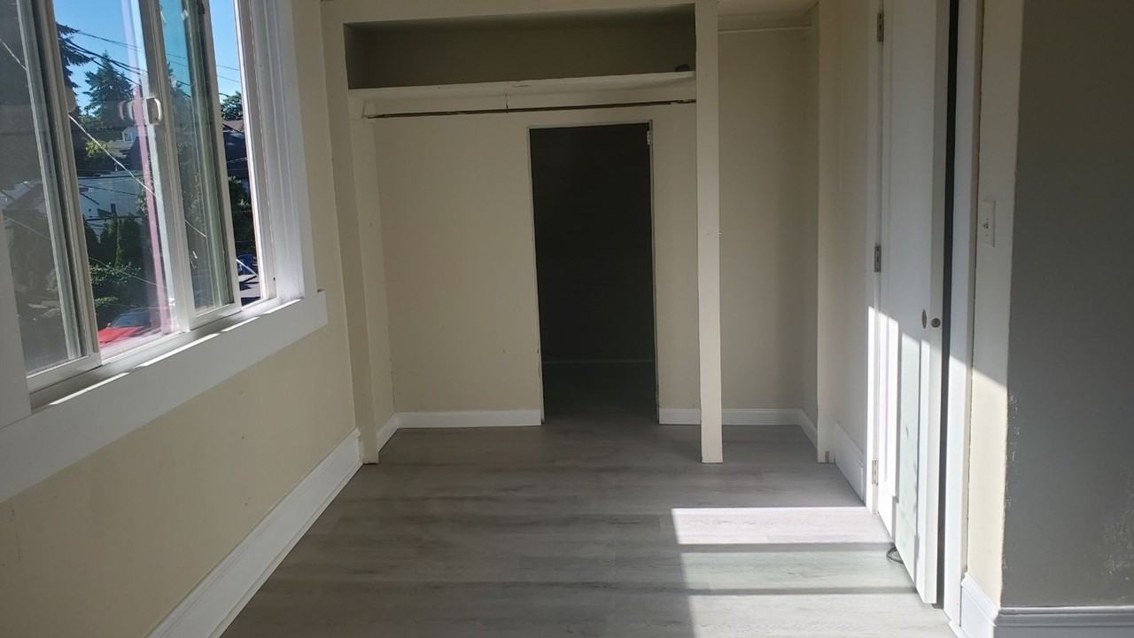 5742 25th Avenue NE - Photo 7 of 18