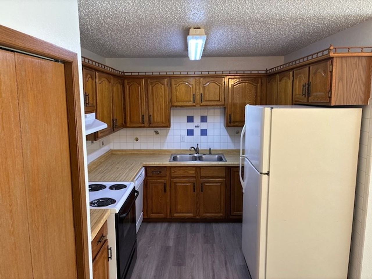 1720 North Grandview Lane - Photo 4 of 10